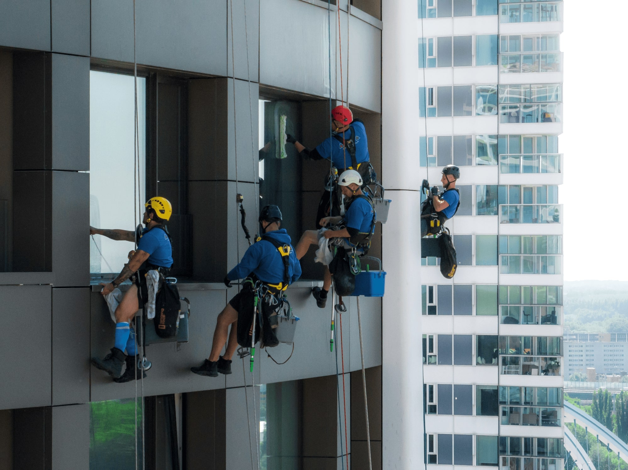 umyvanie_fasad_vyskovych_budov_01